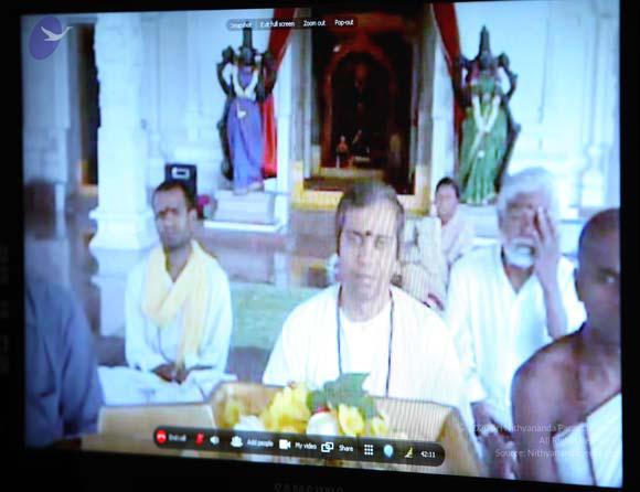 09-nithyananda-morning-pratyaksha-pada-puja_CMP_WM